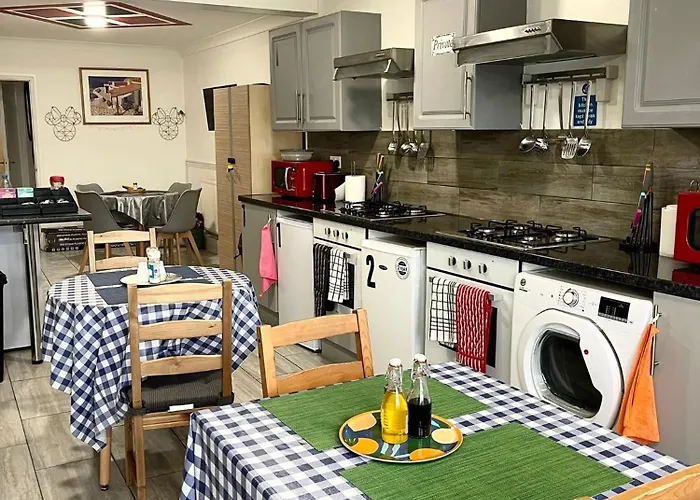 Penn Gardens Flat 1 - 2 - 3 & 4 Apartments