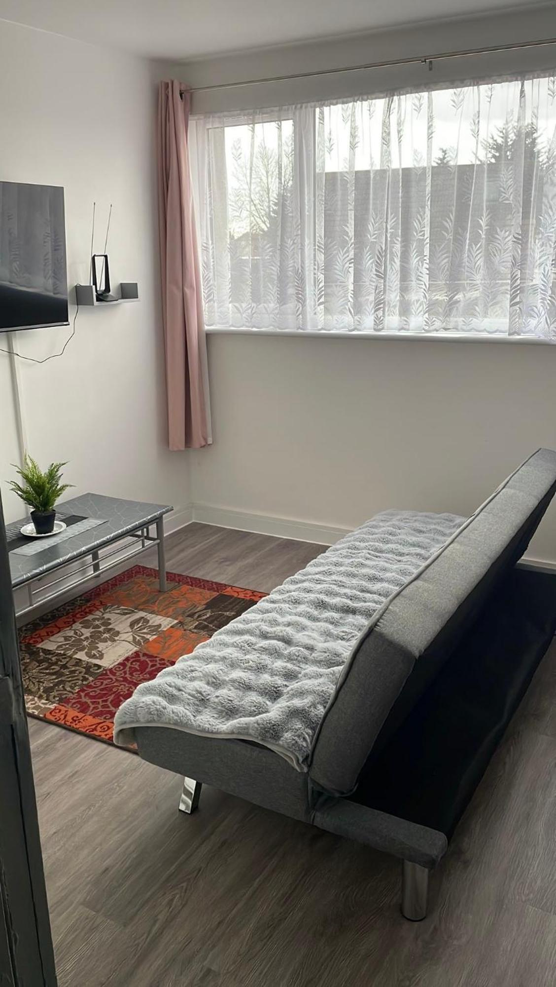 Penn Gardens Flat 1 - 2 - 3 & 4 Apartments Apartment Havering