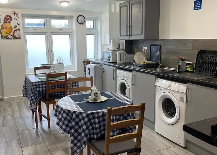 Penn Gardens Flat 1 - 2 - 3 & 4 Apartments
