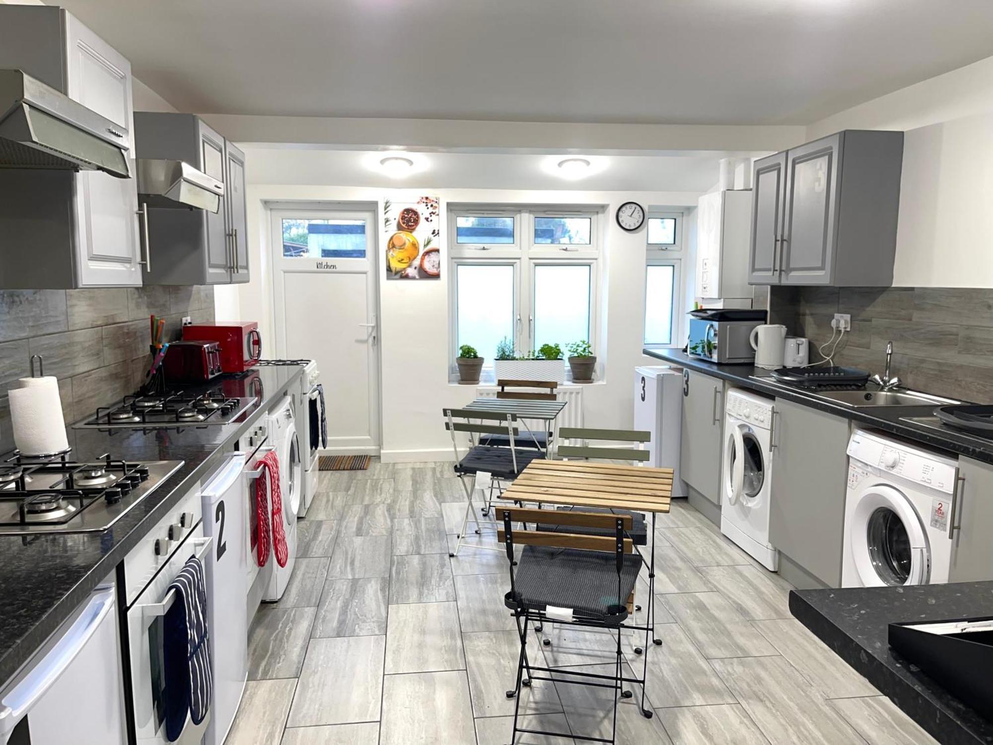 Penn Gardens Flat 1 - 2 - 3 & 4 Apartments Apartment