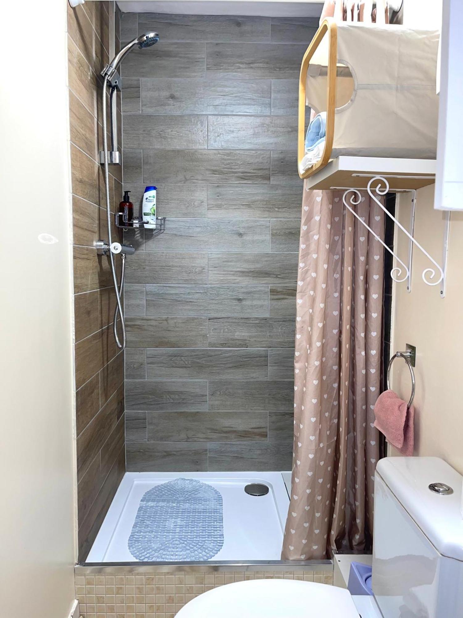 Apartment Penn Gardens Flat 1 - 2 - 3 & 4 Apartments Havering