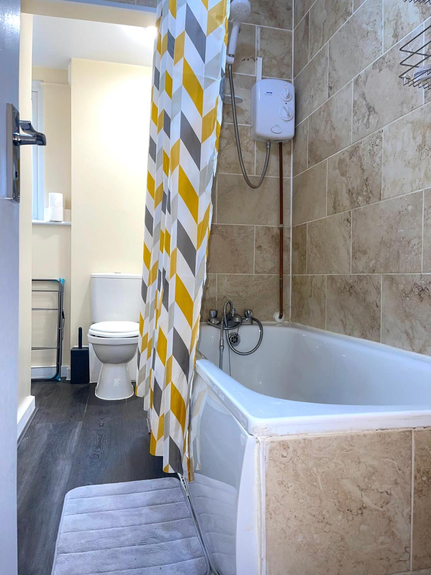 Penn Gardens Flat 1 - 2 - 3 & 4 Apartments Apartment Havering