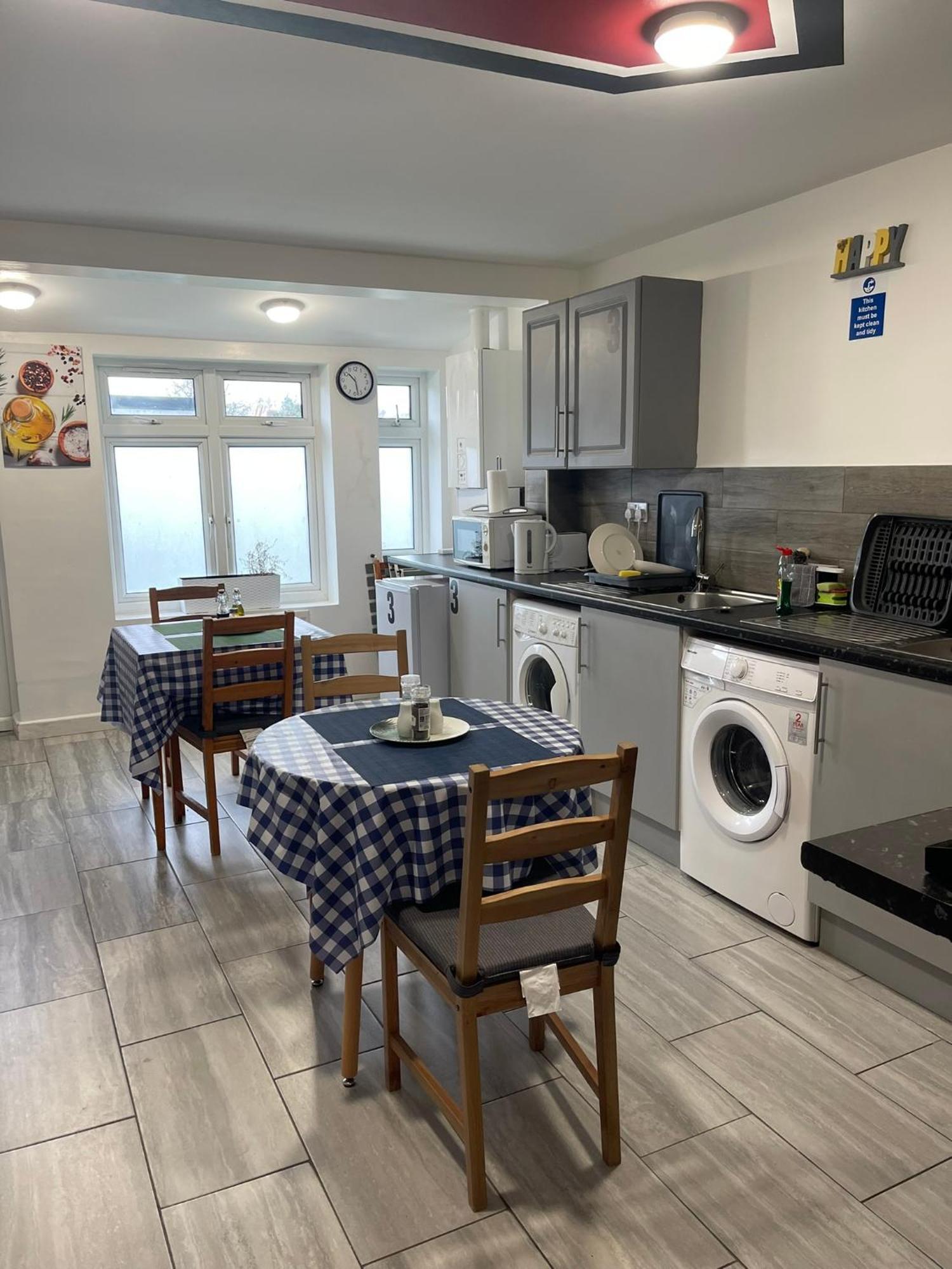 Penn Gardens Flat 1 - 2 - 3 & 4 Apartments *