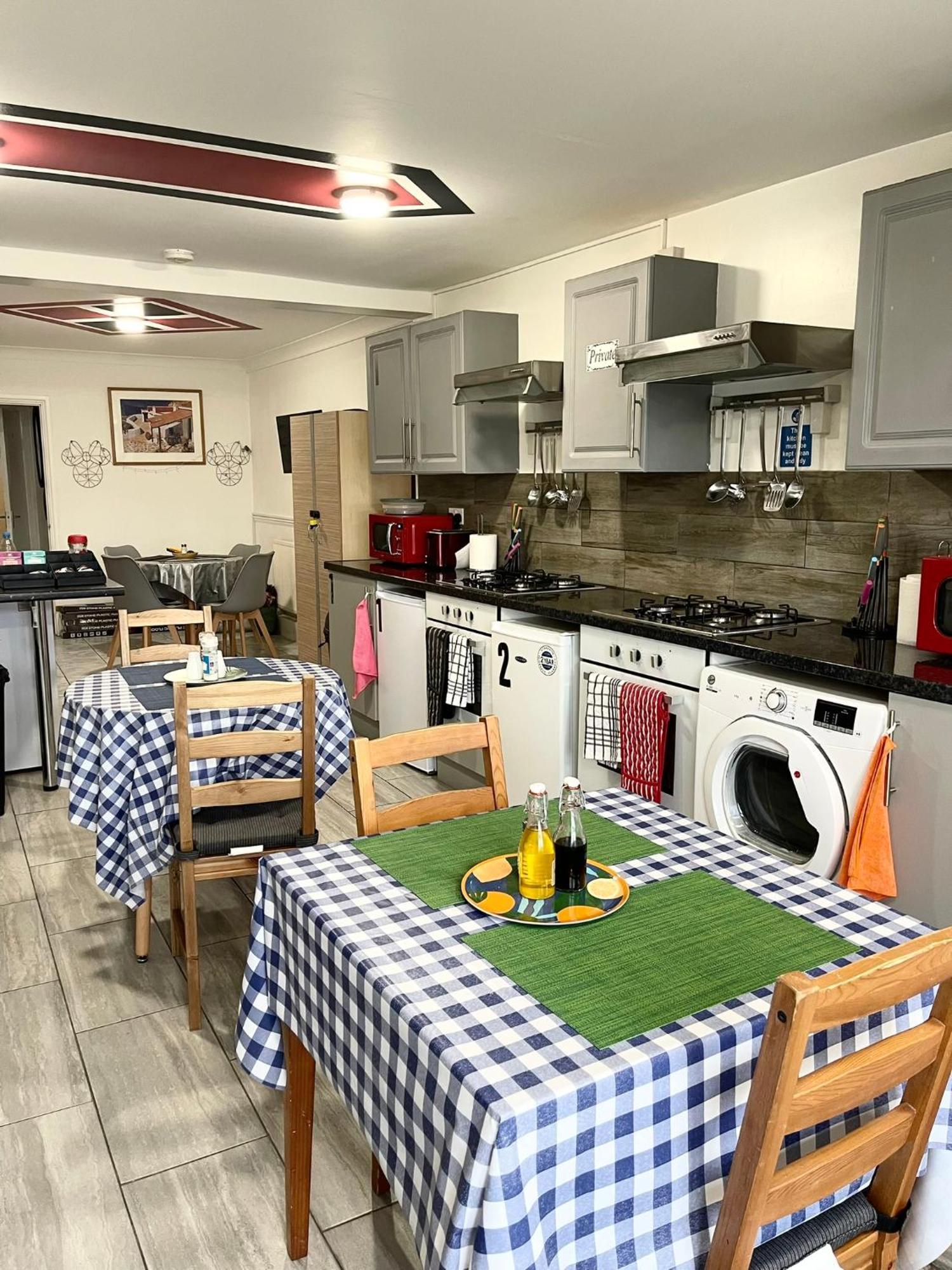 Penn Gardens Flat 1 - 2 - 3 & 4 Apartments