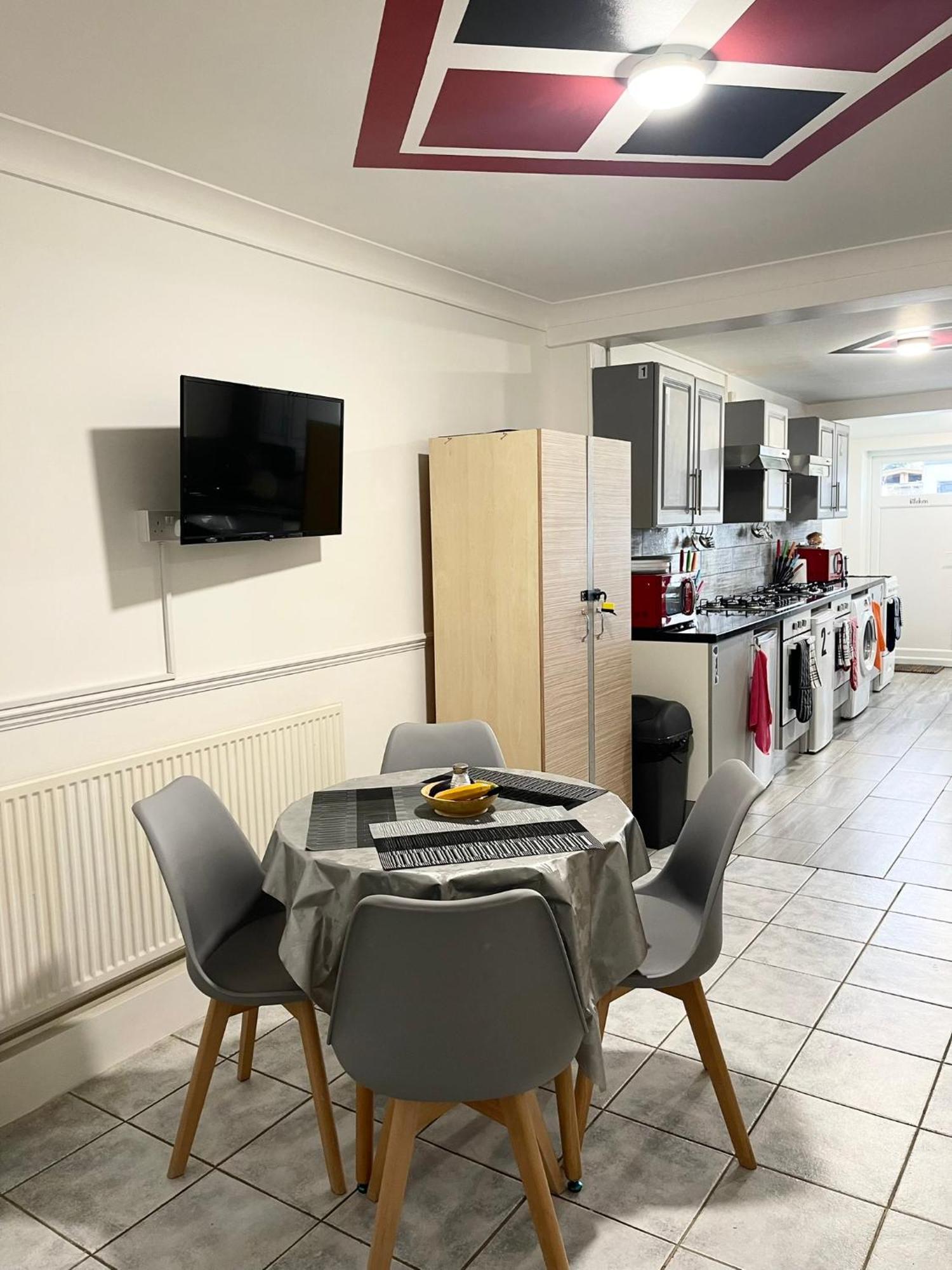 Penn Gardens Flat 1 - 2 - 3 & 4 Apartments Apartment *