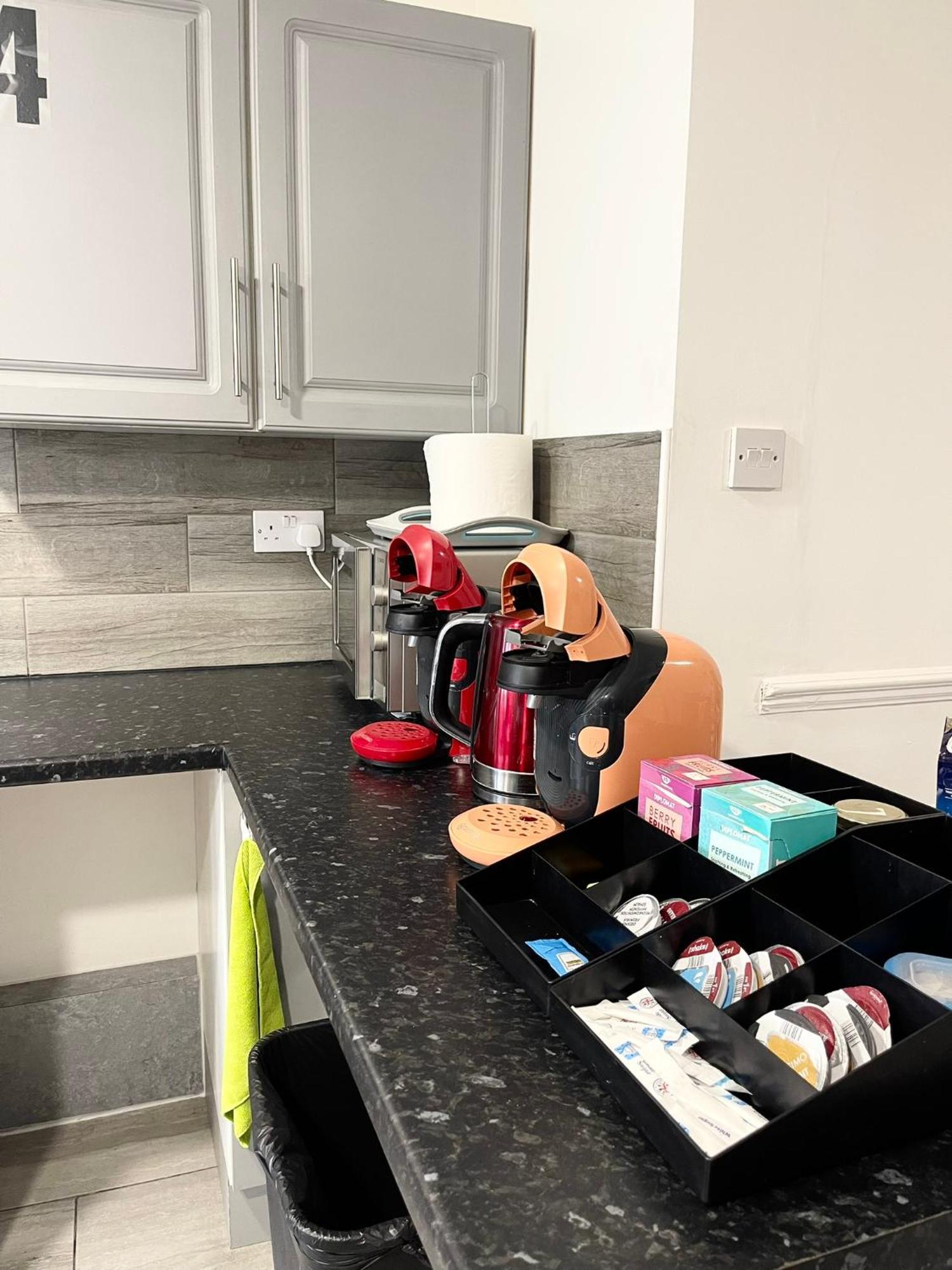 Penn Gardens Flat 1 - 2 - 3 & 4 Apartments * Havering