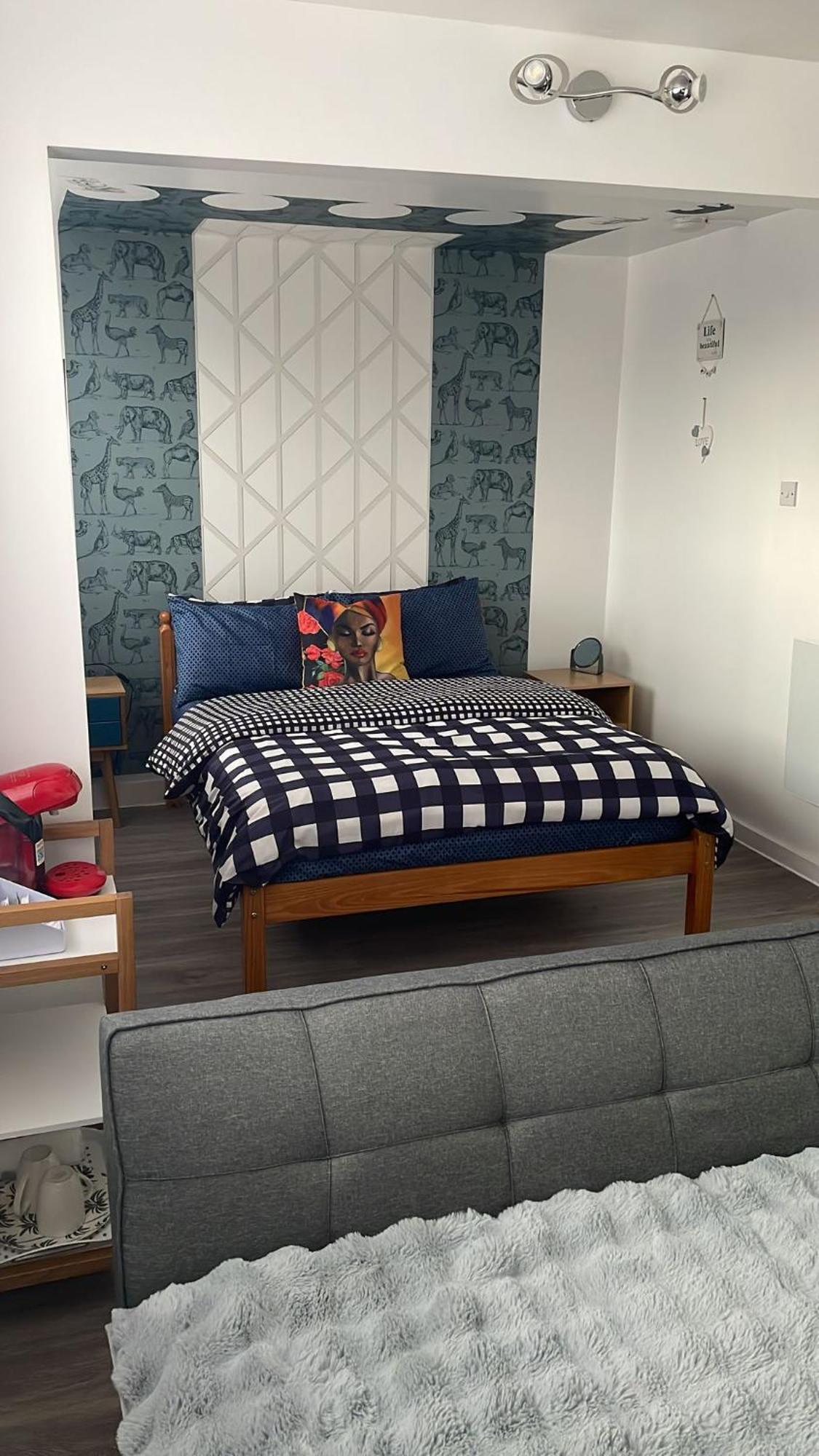 Penn Gardens Flat 1 - 2 - 3 & 4 Apartments *